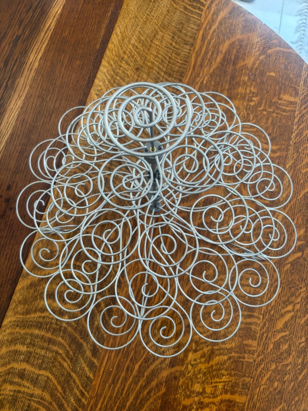 Swirl Wire Cupcake or Stand in Light Silver